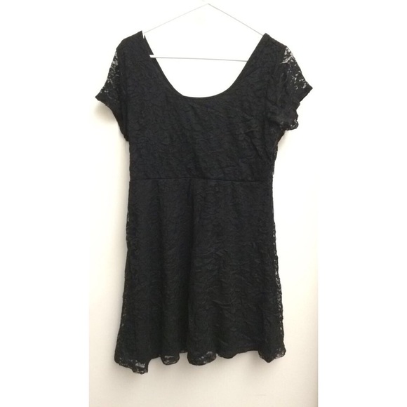 Cute lacey dress.