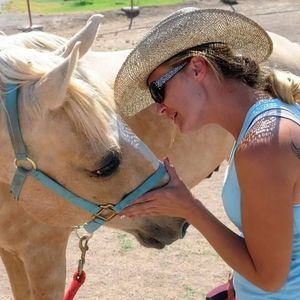 Meet your Posher, Crystal