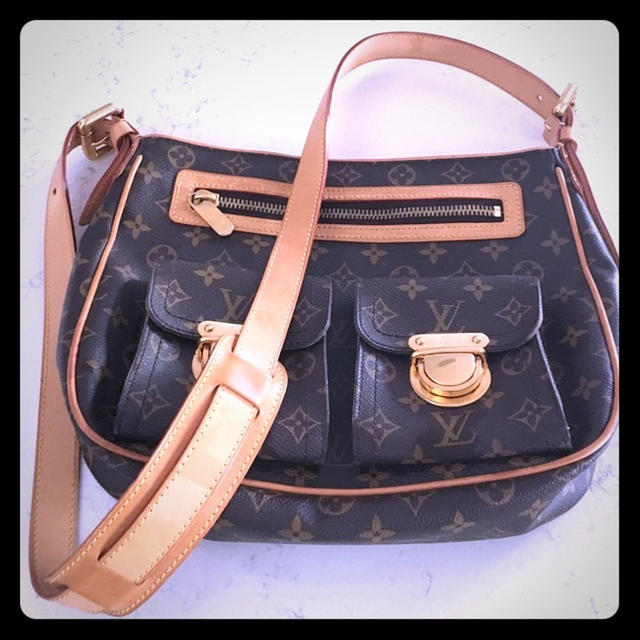 Authentic LV crossbody bag. Almost new! Buy now!!