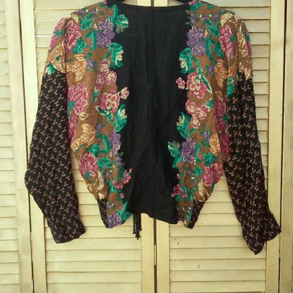 Stunning Floral Blouse - Picture 2 of 2