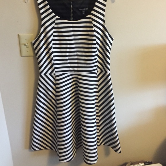 Dress - Picture 3 of 3