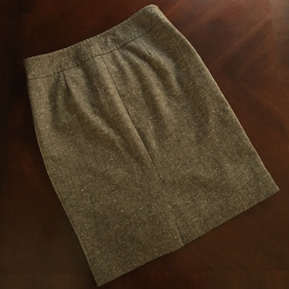 The Limited Tweed Skirt - Picture 2 of 4