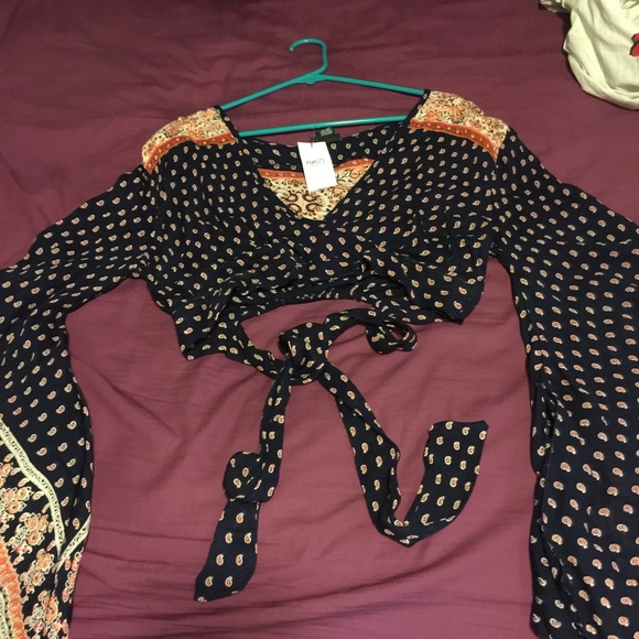 Crop top with flowy sleeves