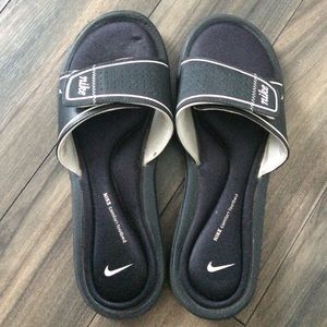 NIKE MEMORY FOAM SANDALS
