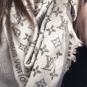 Louis Vuitton Monogram Shawl/Scarf