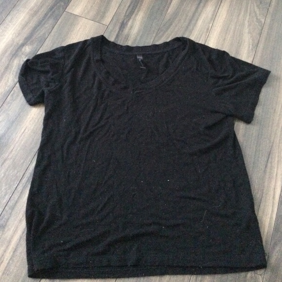 BLACK COMFY TEE - Picture 1 of 2