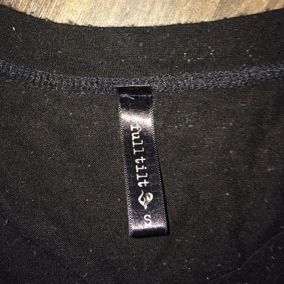 BLACK COMFY TEE - Picture 2 of 2