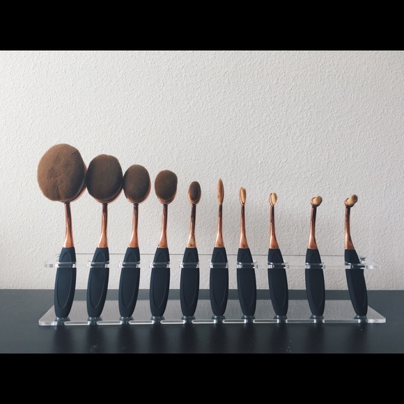 Oval brush set of 10 with holder