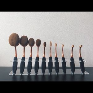 Oval brush set of 10 with holder
