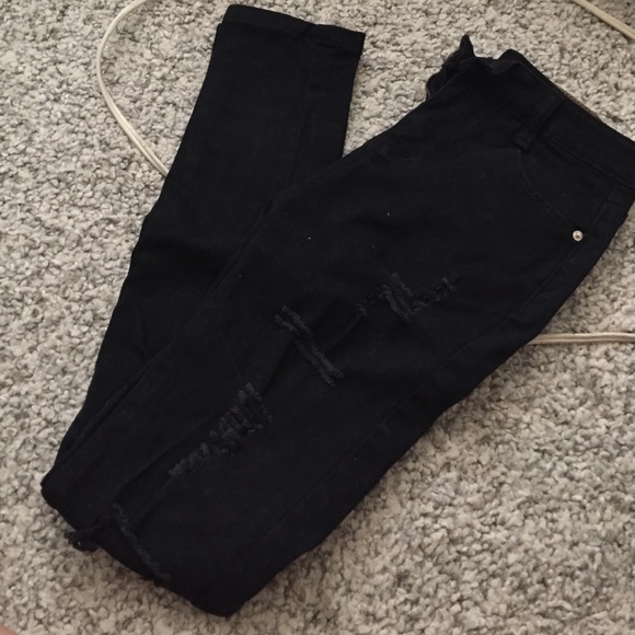 Distressed skinny jeans