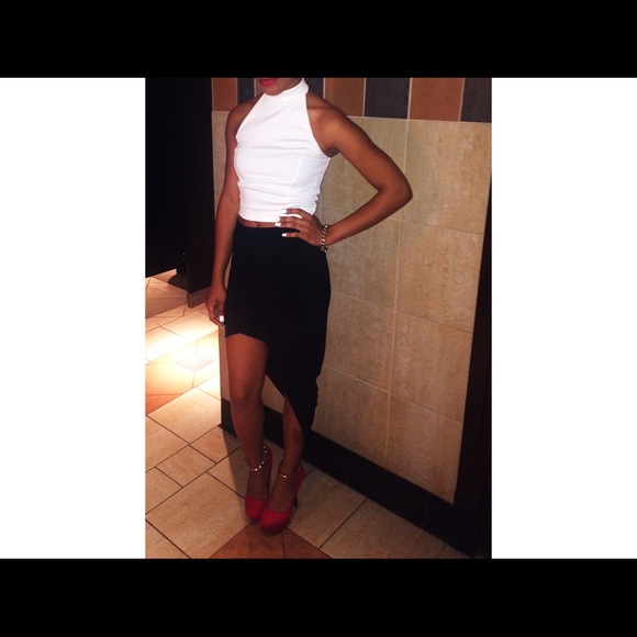 Bundle 💞 White Mock neck crop & black skirt
