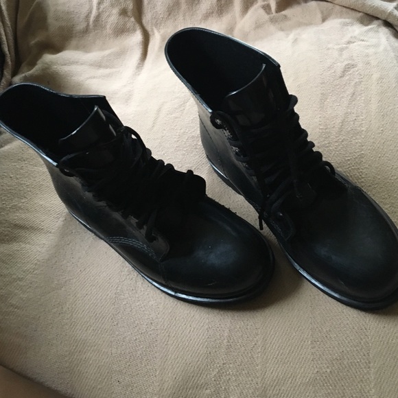 NEEDS TO GO! Rain boots