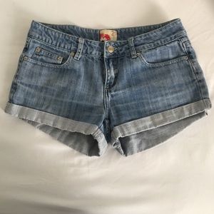 Lightwash Denim Shorts... Staple Piece!