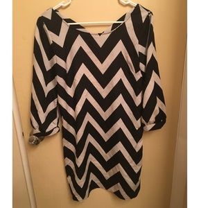 Final price drop!! 👑Chevron shift dress