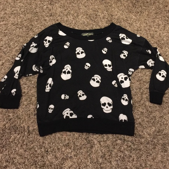 Crop Sweater/shirt with lace back