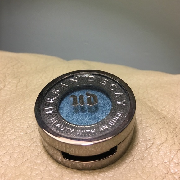 Urban Decay Eye shadow blue