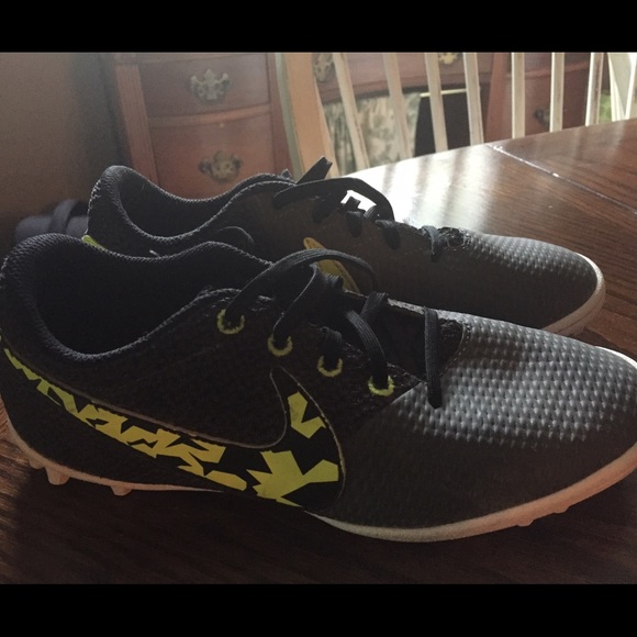Nike Youth Elastico Pro III Turf Shoes size 5Y