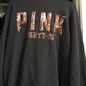VS pink sweatshirt. Lightly worn, no damage!