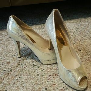 MK Peep-Toe Pumps
