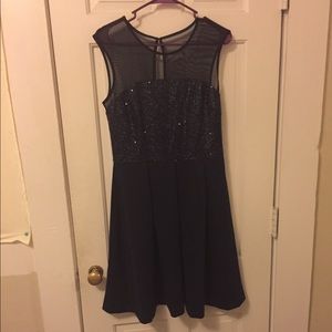 Super cute, classic navy blue dress.