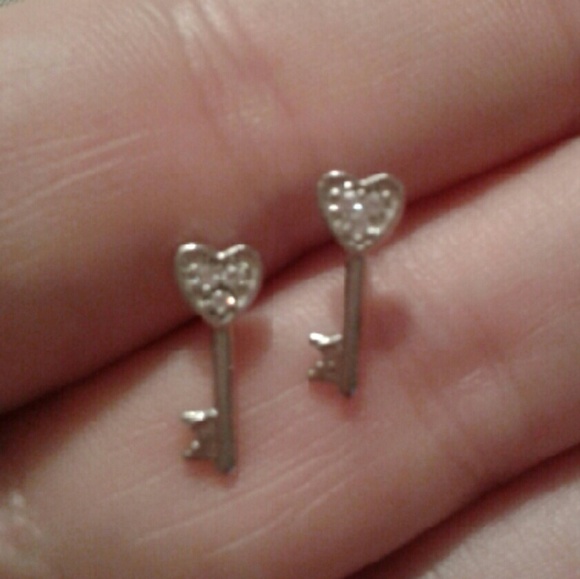 ❤SALE❤ Natural White Topaz Solid 925S Heart/Key Er