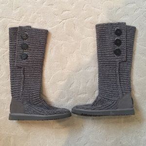 Uggs like new gray Cardy boots size 6 (Size 7)