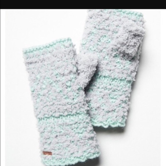 Free People NWOT fingerless cozy gloves new!!