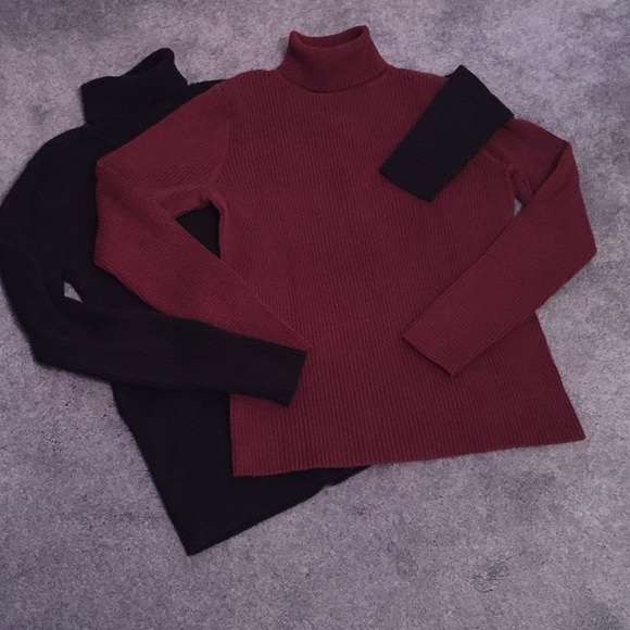 🆕🆕 2 RIBBED TURTLENECKS AT 1 LOW PRICE!
