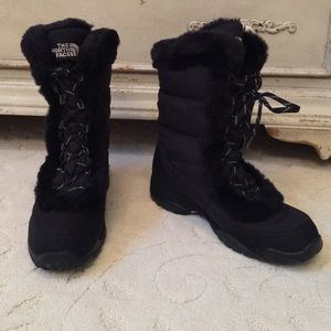 North face new black Nuptse fur boots size 8