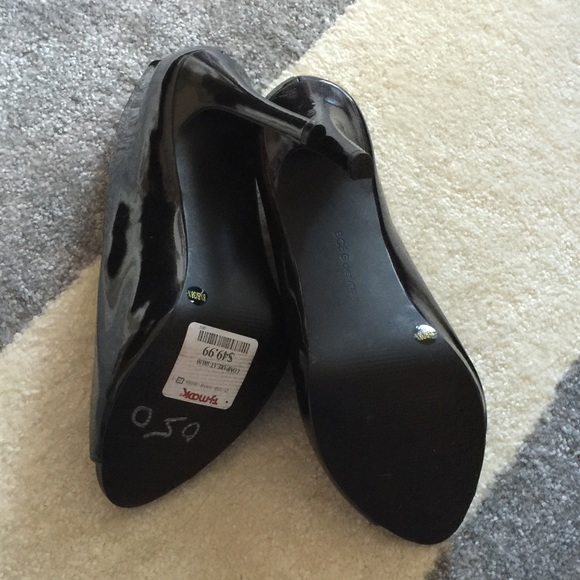 Shoes - Picture 3 of 4