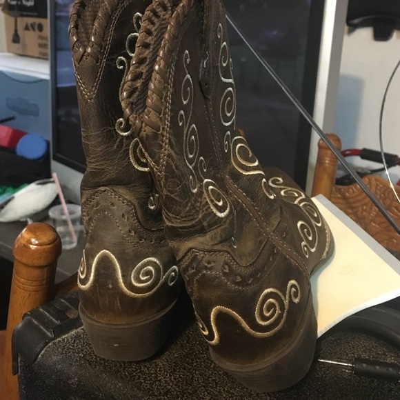 Little girls Ariat boots