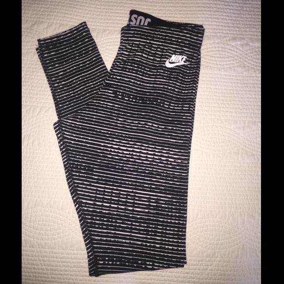Nike workout pants (SMALL)