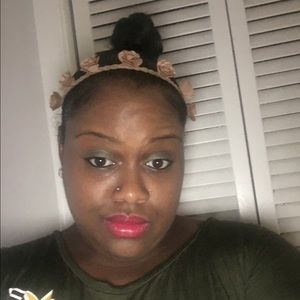 Meet your Posher, Warrenisha