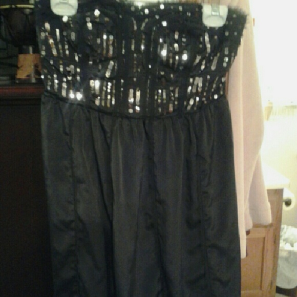 Dresses - Picture 2 of 2