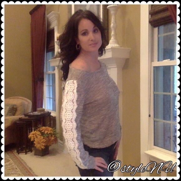 ONE LEFT Pullover top with lacework sleeves - Picture 3 of 3