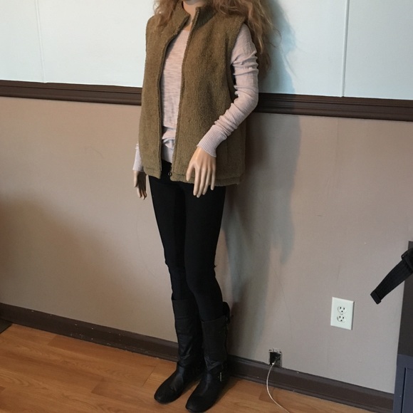 Cute vest - Picture 2 of 4