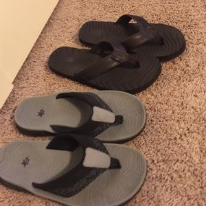 2 pair of brothers flip flops size 5-6