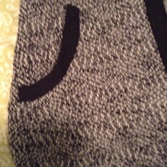 Black and white hooded cardigan - Picture 3 of 3