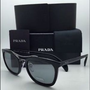 ⭐Authentic Prada Sunglasses!⭐️