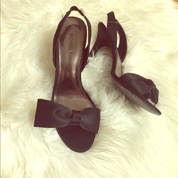Classy black bow heels