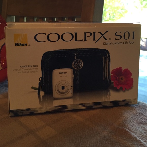 COOLPIX S01