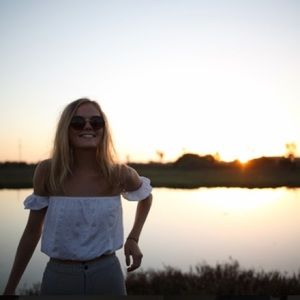 Meet your Posher, Lina