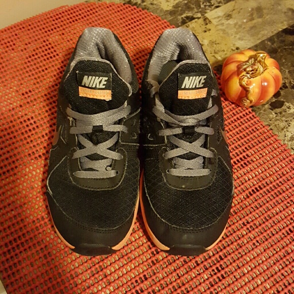 SOLD Kids Nike Size 13 (kids)