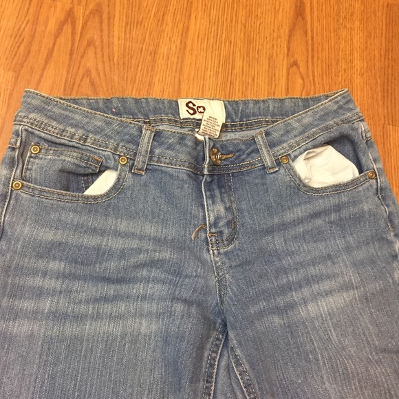 Brand new juniors jeans.