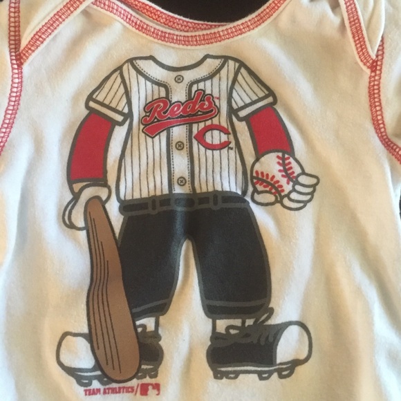 Cincinnati Reds Onsie Bundle - Picture 3 of 4