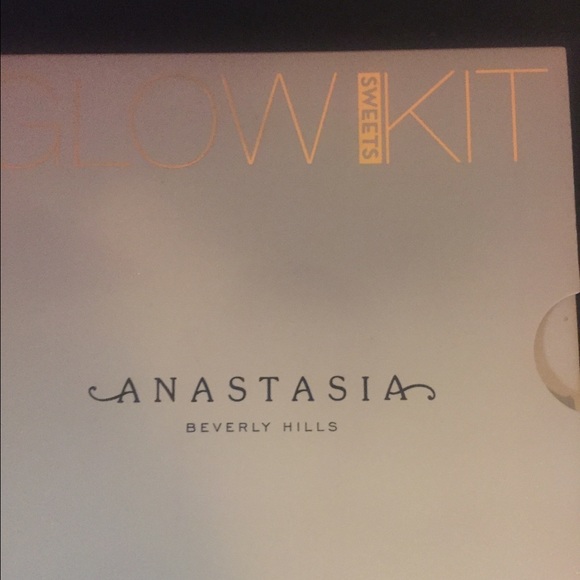 Anastasia glow kit