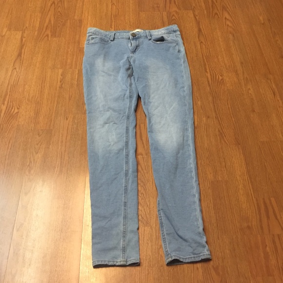 ✅Light wash jeans 👖