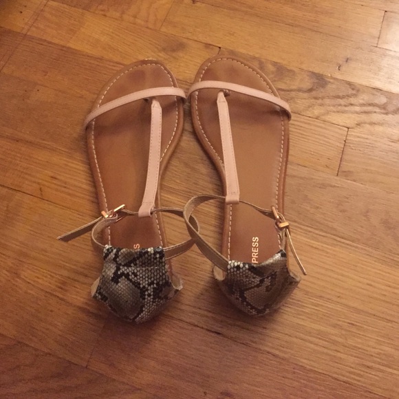Express sandals