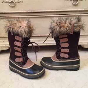 Sorel like new Joan of Arctic boots size 8 brown