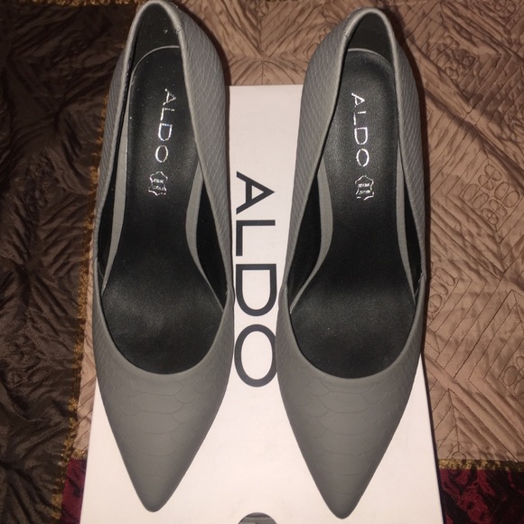 Gorgeous Grey Aldo Pump. Never been worn. 3in heel